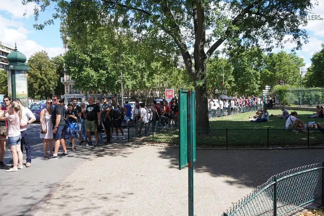 Warteschlange vor den Katakomben